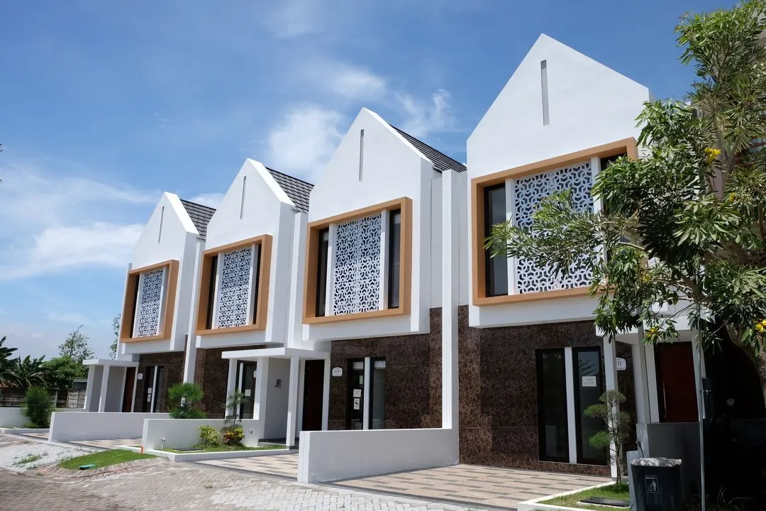 Front View of Cassandra